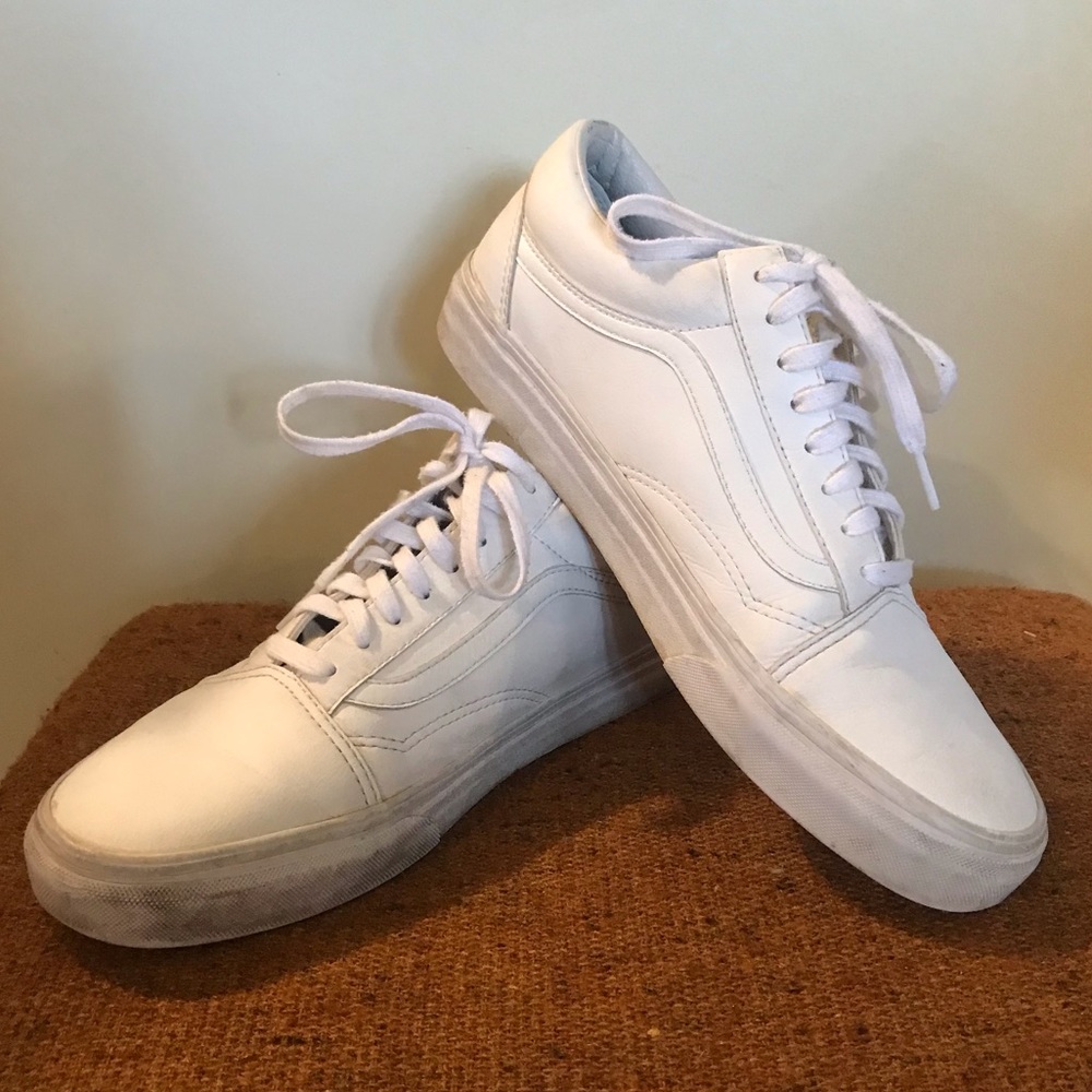 Vans OldSchool White Leather low tops Men’s 10.5